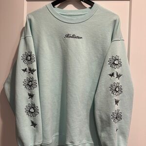 Hollister Women's Light Blue Sweater